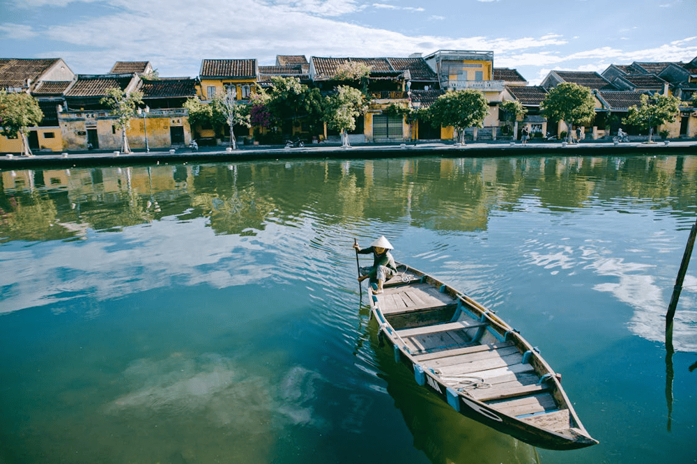Hoi An offers cool, quieter days in November, ideal for walking the lantern-lit Old Town and exploring local cuisine (Source: Pexels)